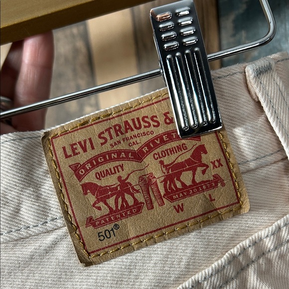 Levi's 501 button fly peach color Jean Shorts for Women - Picture 2 of 16